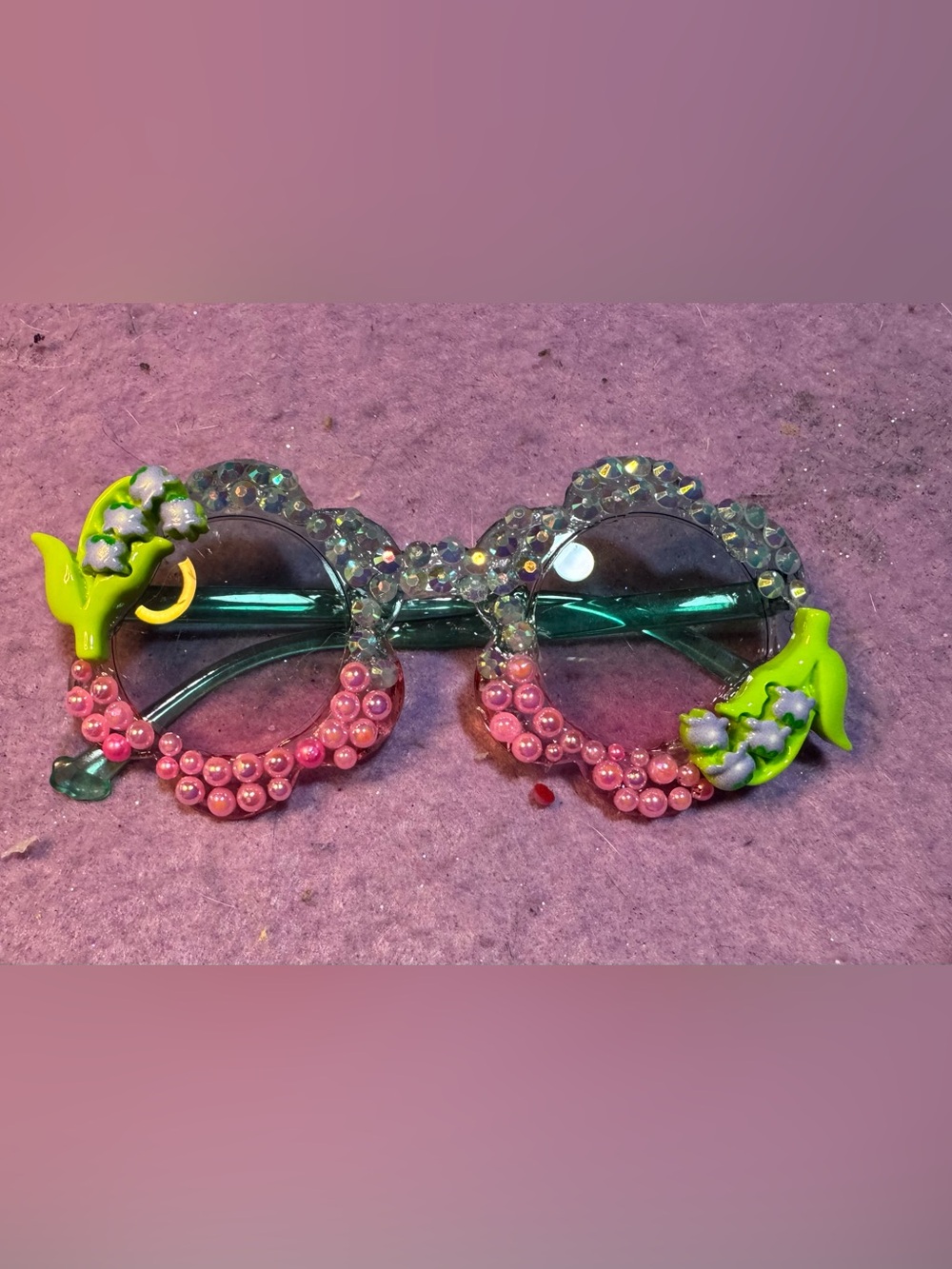 Embellished Round flower Sunglasses with Pink Pearls and Iridescent Gems